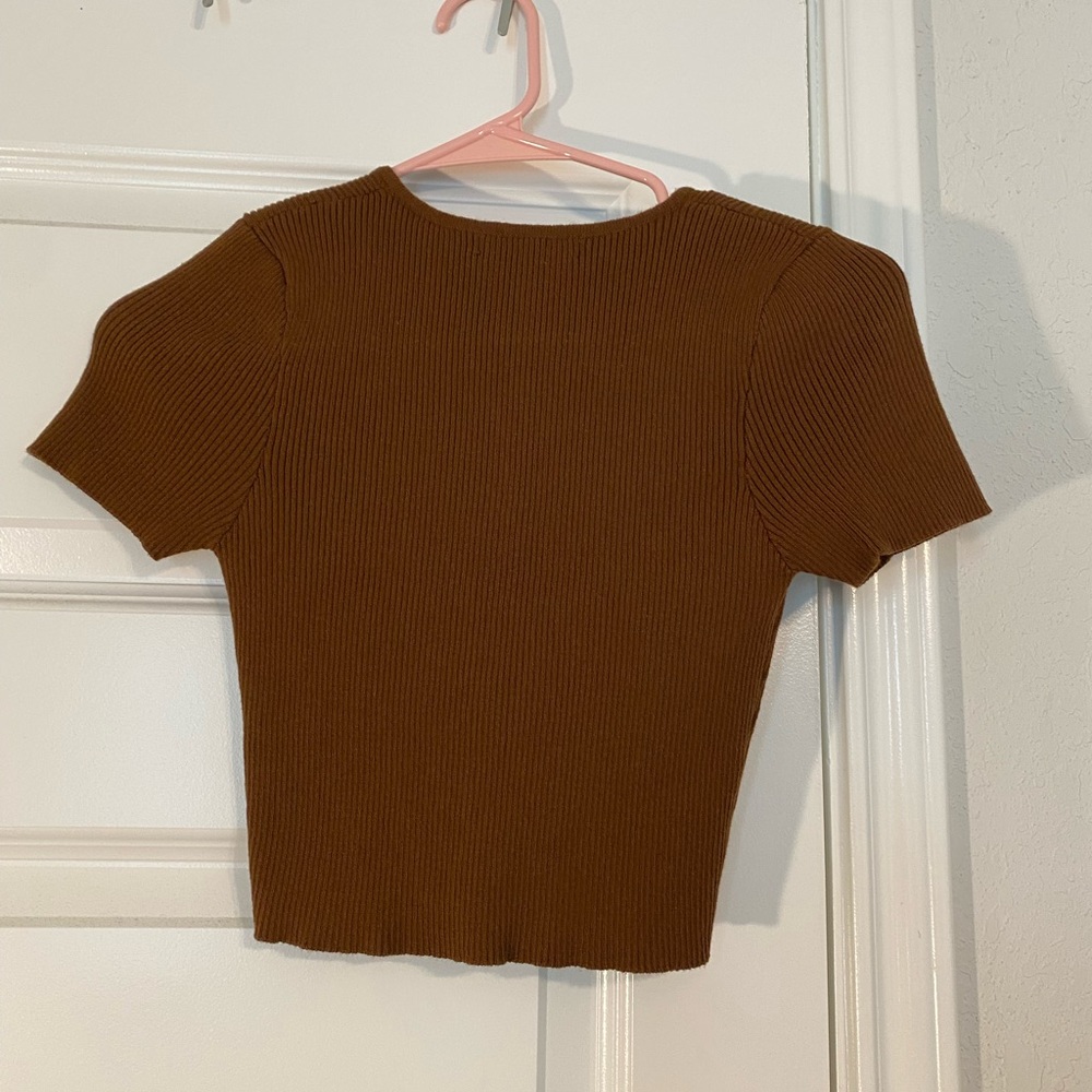Brown button crop👚 - Picture 2 of 2